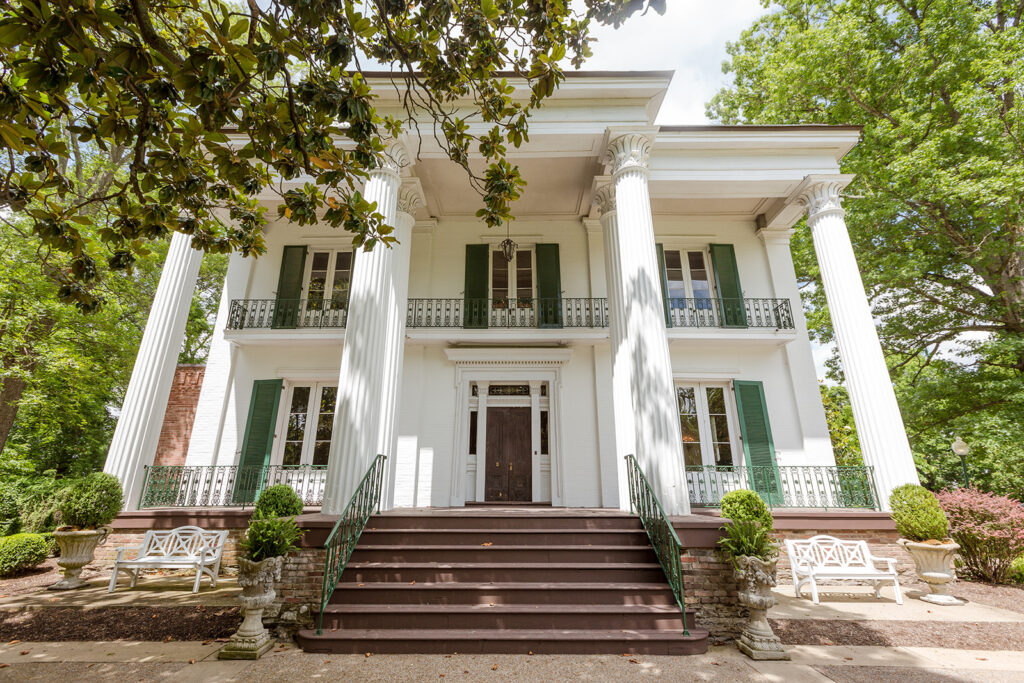 historic wedding venue Riverwood Mansion located in popular wedding city Nashville, Tennessee