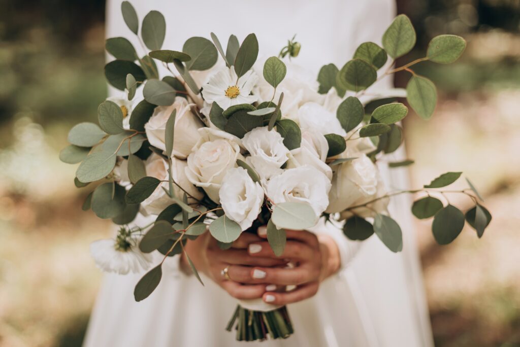 bride Cynthia holding her beautiful flowers in her Nashville wedding photographer image